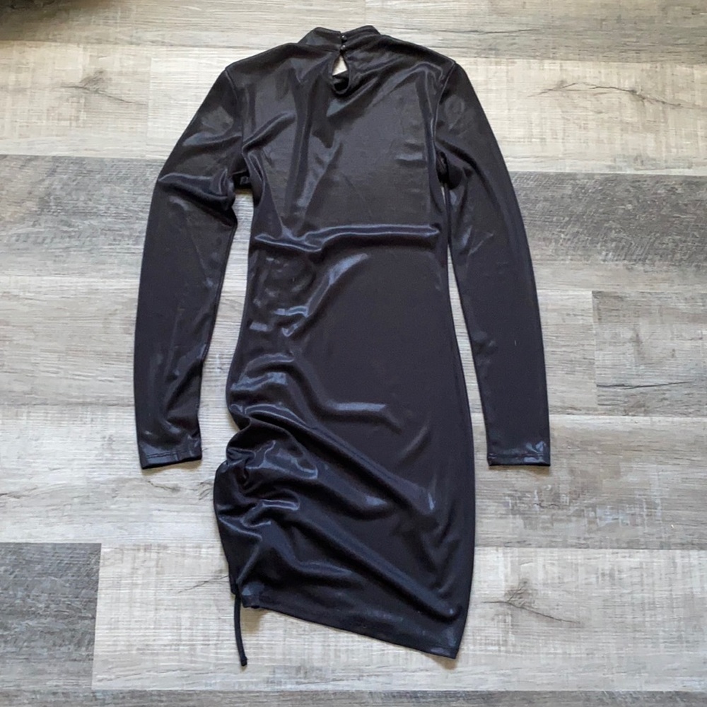 Black Ruched body-con dress - Picture 3 of 4